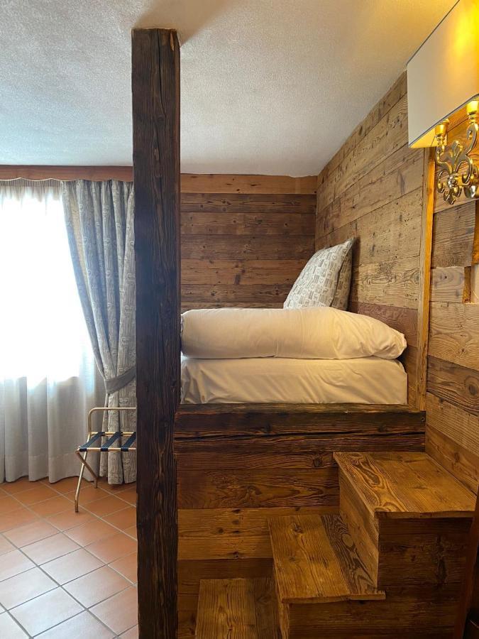 ברויל-קרוויניה Hotel Jumeaux מראה חיצוני תמונה