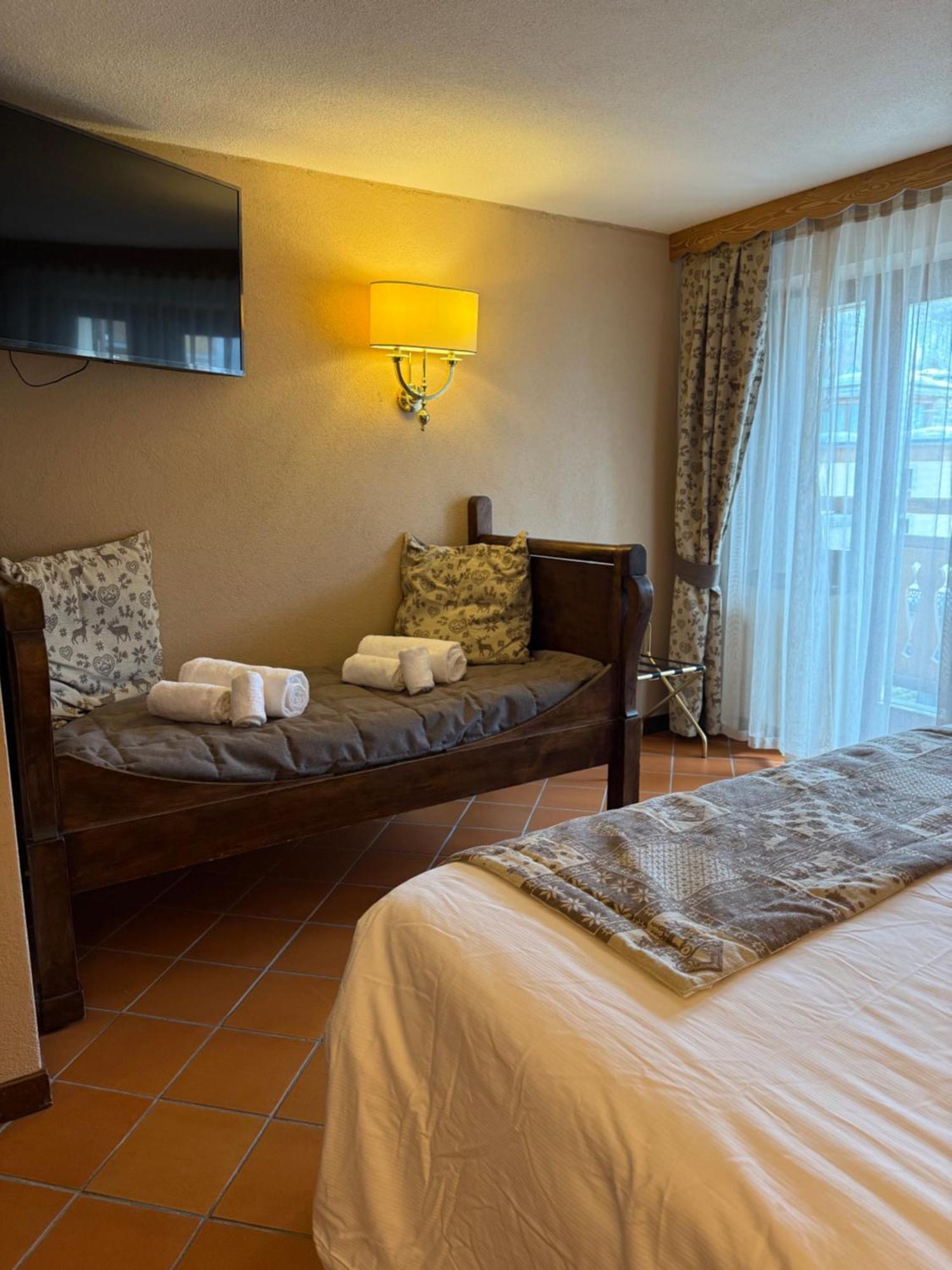 ברויל-קרוויניה Hotel Jumeaux מראה חיצוני תמונה